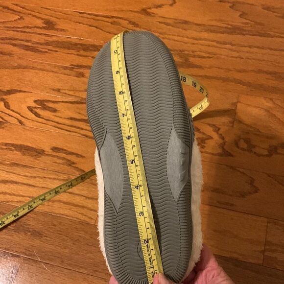 Nest house slippers Size 11-12 RUN SMALL (more like size 9) - Picture 7 of 7